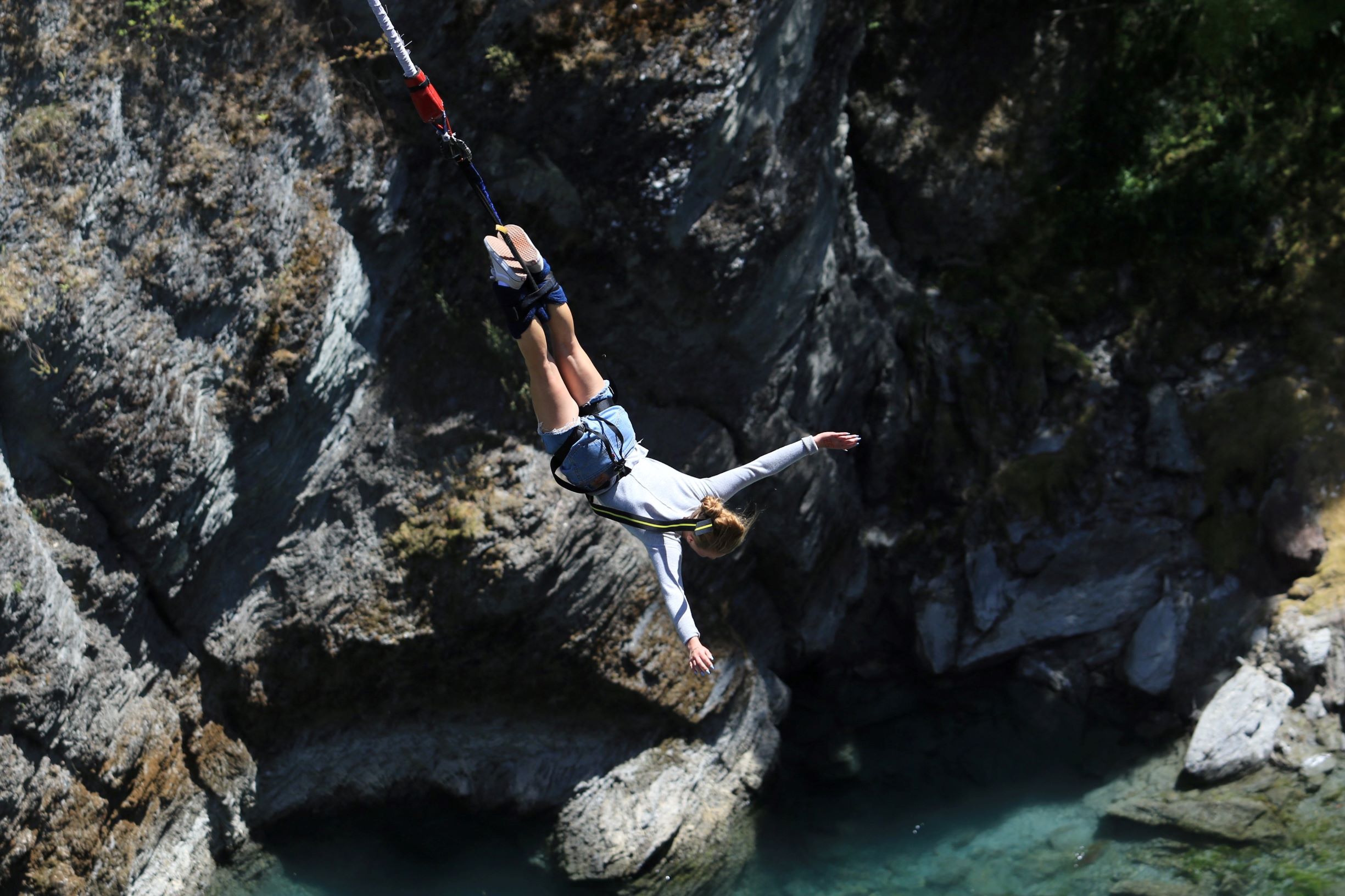 Nhảy  "bungee"  là môn thể thao mạo hiểm nhưng lại vô cùng phổ biến tại Thuỵ Điển.